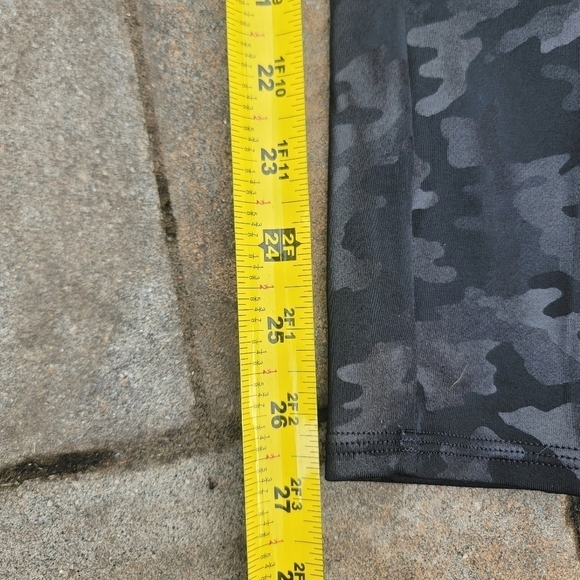 Spanx Faux Leather Camo Leggings M - Picture 5 of 9
